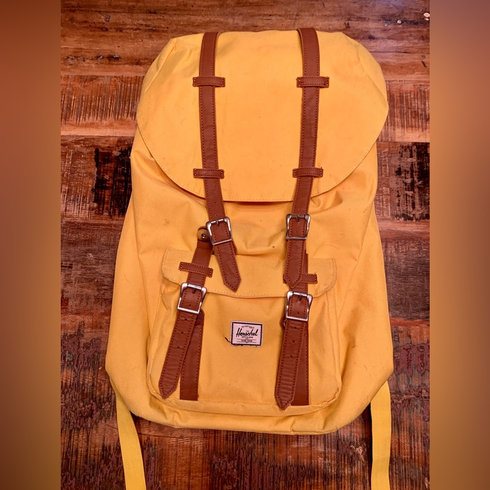 Herschel Little America Backpack Mid-Volume in Harvest Gold